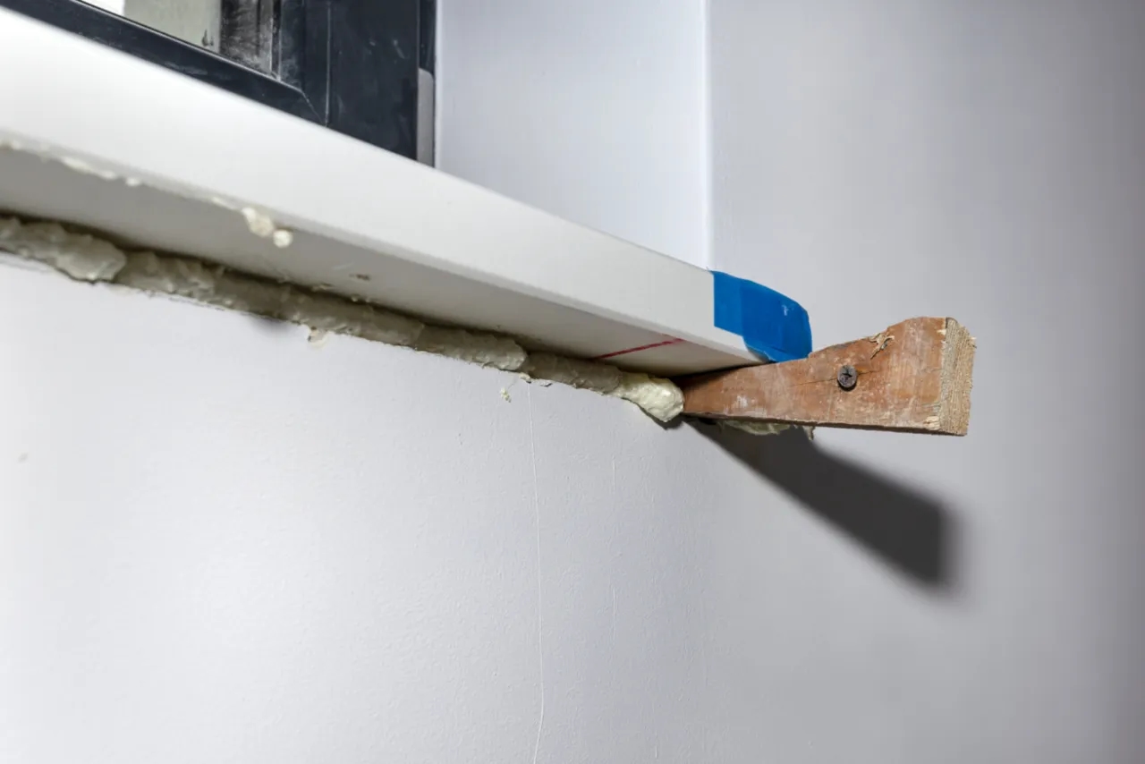 Jaką grubość parapetu wewnętrznego wybrać, aby uniknąć błędów?