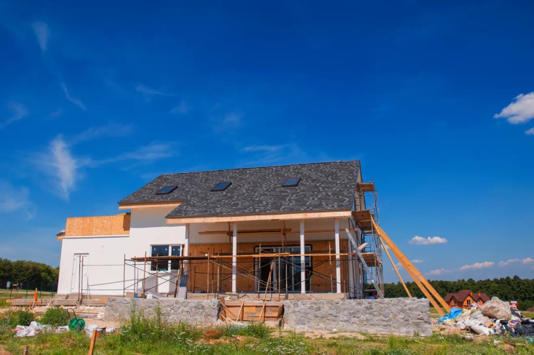 Ile kosztuje budowa domu parterowego pod klucz? Sprawdź ceny i czynniki wpływające na koszty