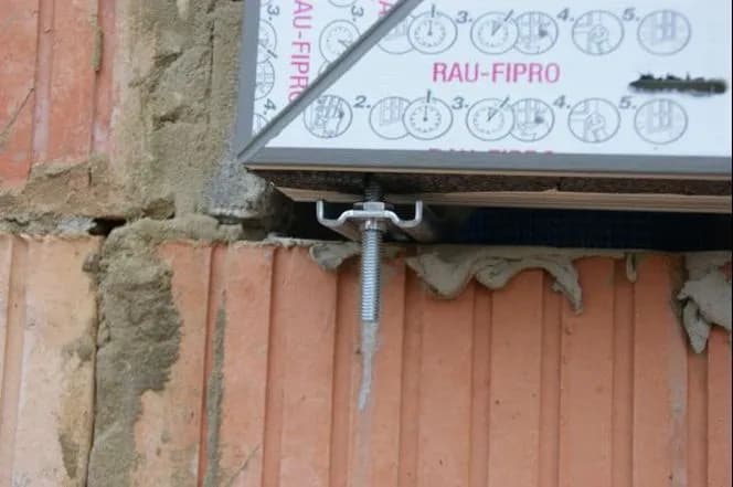 Ile kotew na okno? Kluczowe informacje dla bezpiecznego montażu