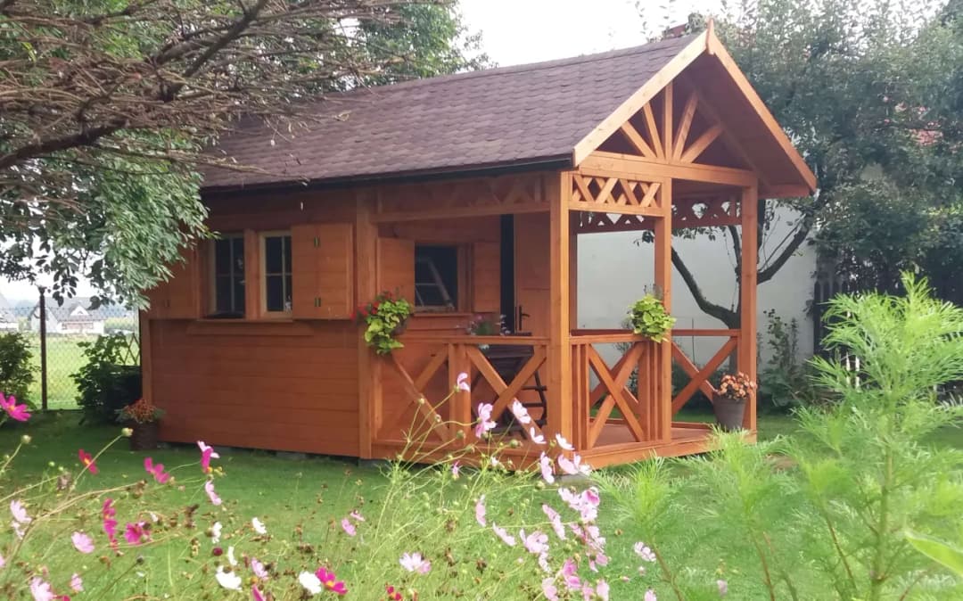 Ile kosztuje budowa domku letniskowego całorocznego? Sprawdź, co wpływa na ceny